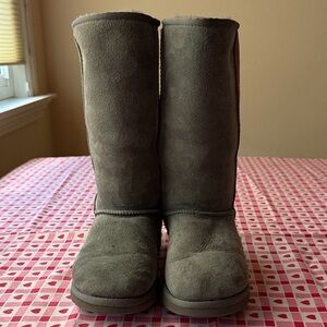 👢 GREY SUEDE UGG BOOTS 👢
